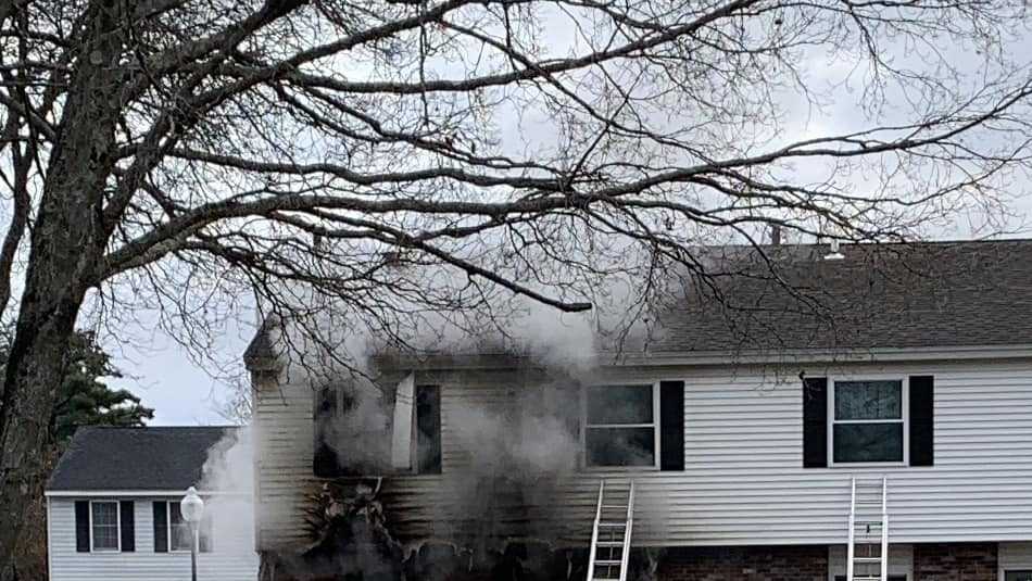 Four people hurt in fire at Sanford apartment complex