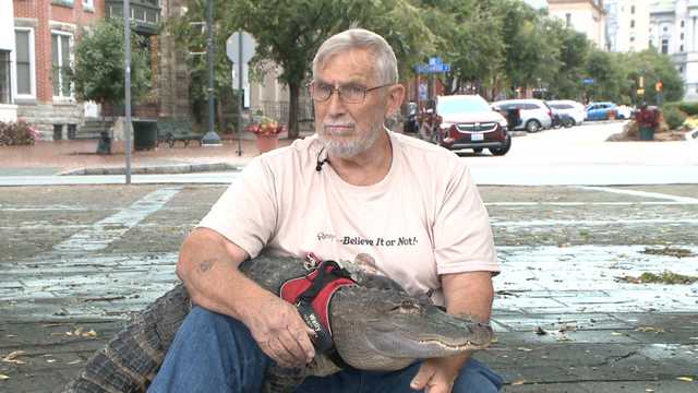 Harrisburg-area man talks about emotional support alligator - Vimarsana News