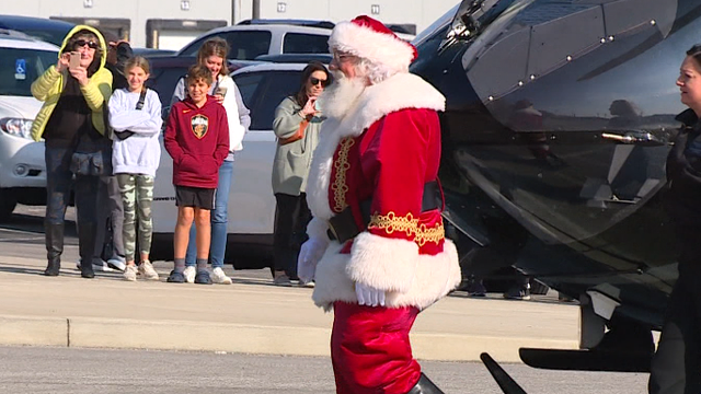 Santa Claus arrives at Cincinnati Museum Center in style for Christmas season - Vimarsana News