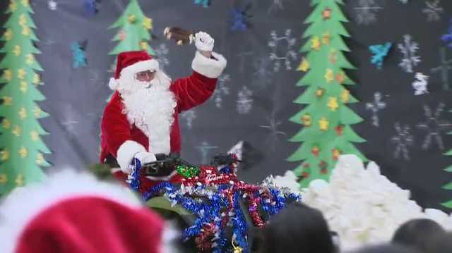 Walnut Grove Elementary students get Christmas gifts from giveaway - Vimarsana News