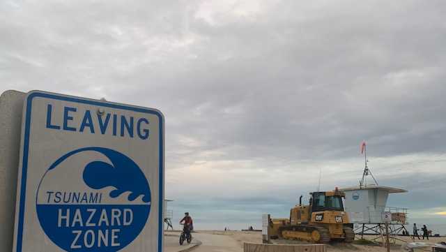Hawaii tsunami signs