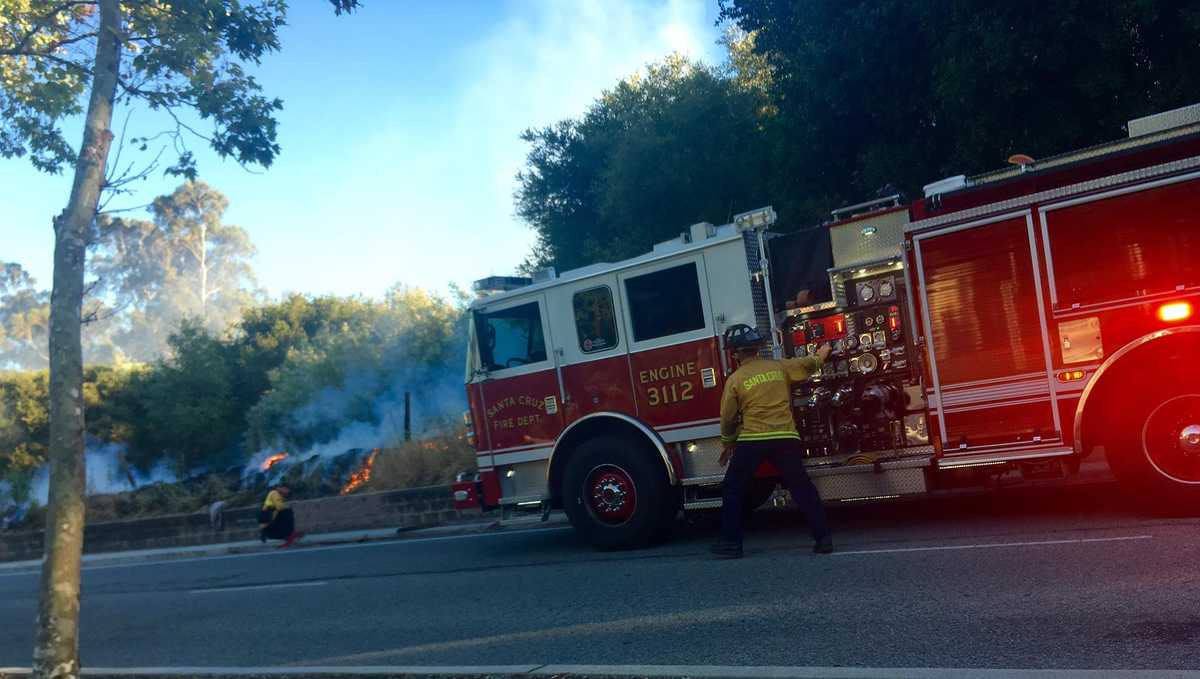 Small fire sparks in Santa Cruz Sunday evening