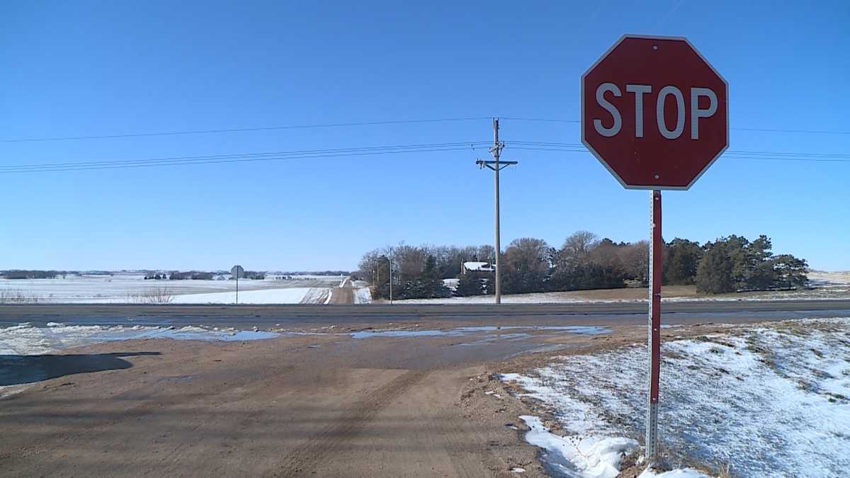 2 dead, 2 critically injured in crash on Highway 77 north of Mead