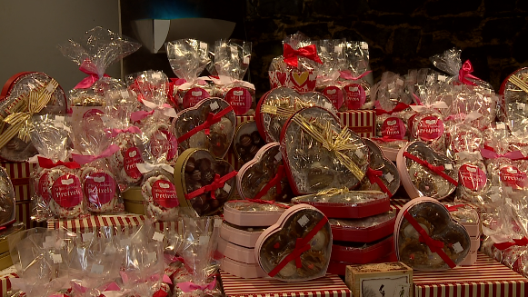 Preparing for Valentine's Day at Savannah Candy Kitchen - Vimarsana News