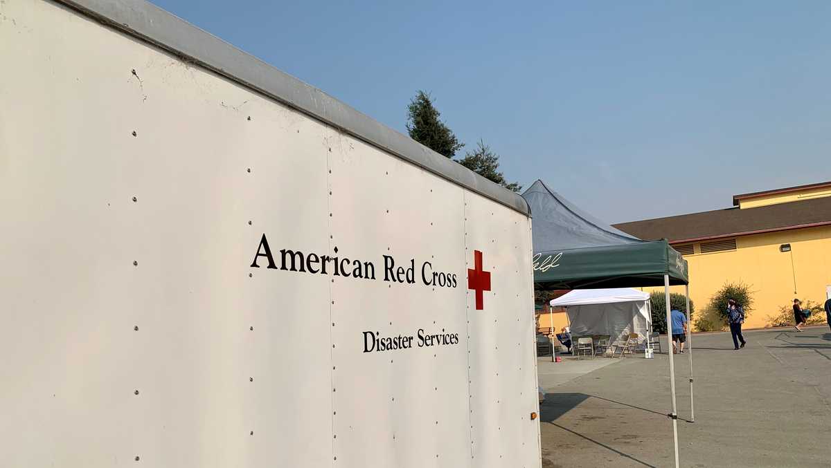 Thousands evacuate in Santa Cruz, San Mateo counties amid wildfires