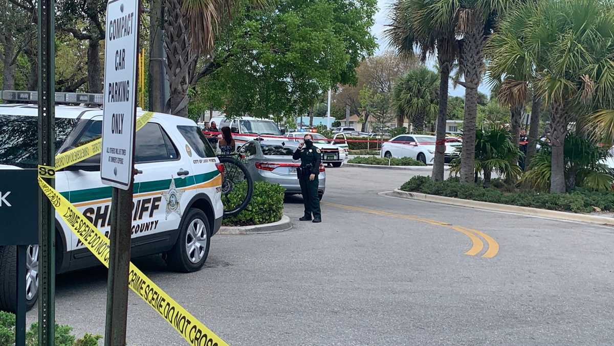 Man found shot in car in Lake Worth Beach