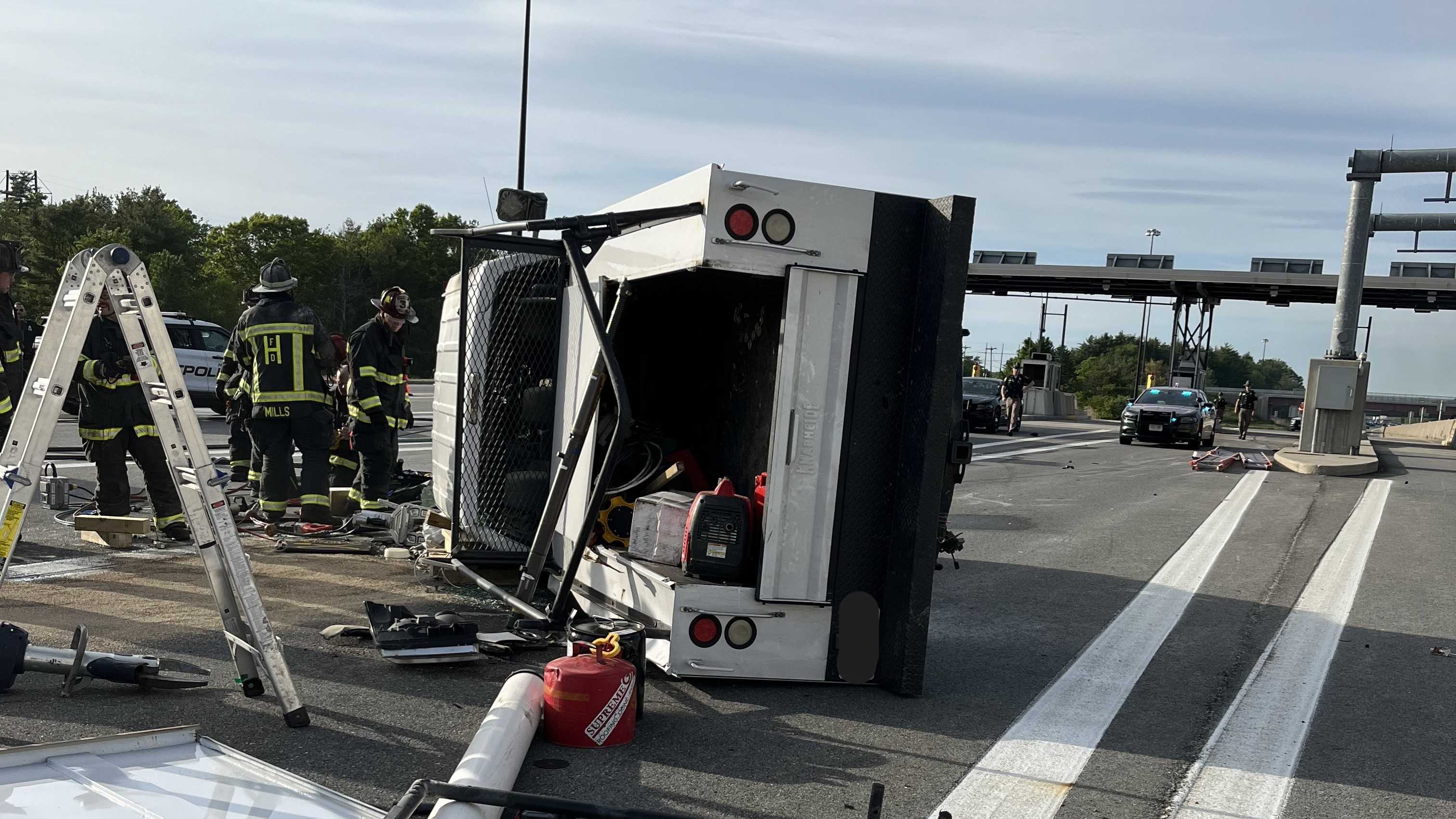 Police: Massachusetts man dead after crash at the Hampton Tolls - Vimarsana News