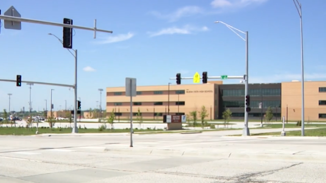 Omaha school districts work to address educator shortage - Vimarsana News