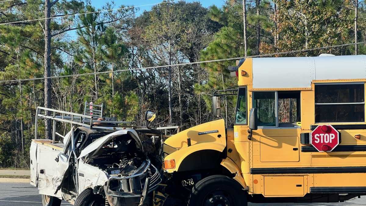 Hinesville: 2 hospitalized after crash involving school buses