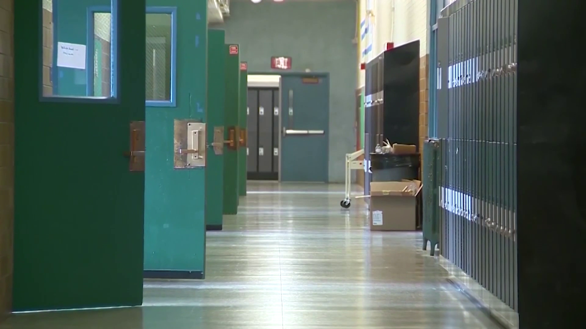 school-hallway-1662563343.png?crop=1.00x