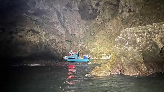 Man survived freezing waters after falling off his boat. He swam for five hours to safety - Vimarsana News