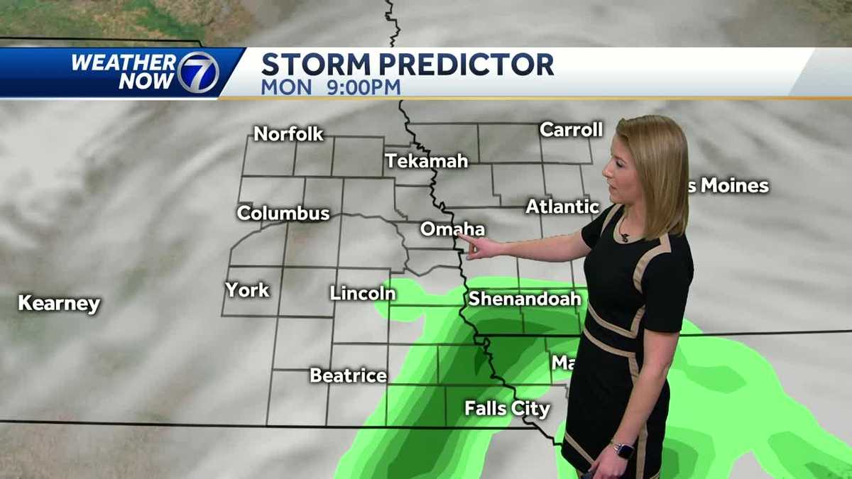 A chance for showers Monday, big changes after Christmas