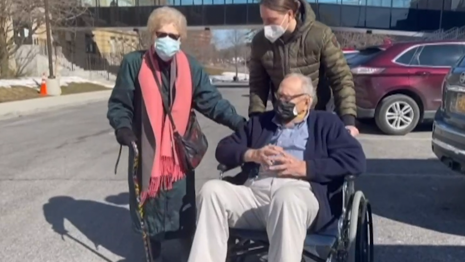Elderly couple falls in love during pandemic, planning wedding after vaccination