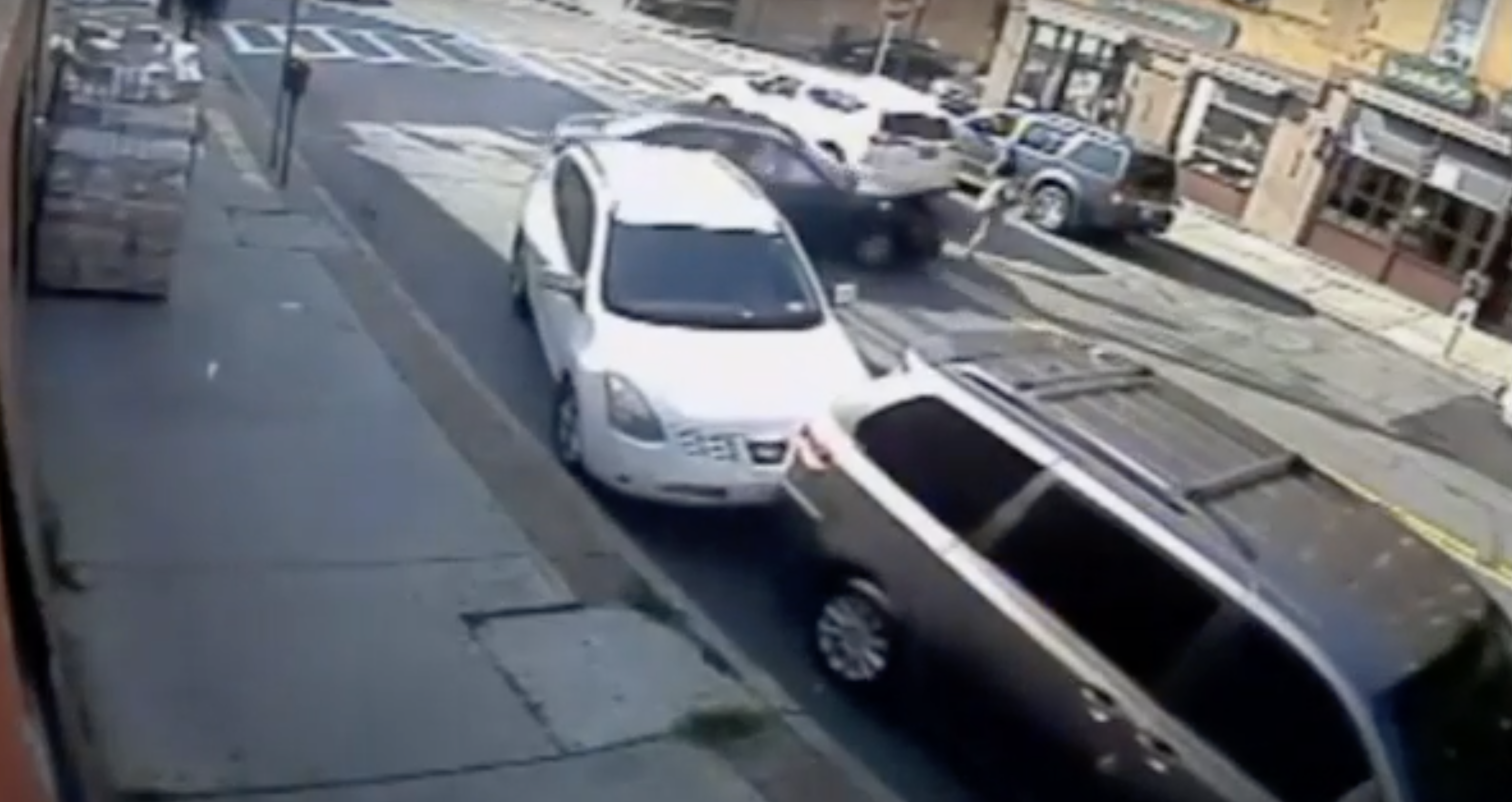 Video Bystanders Help Police In Heroic Rescue After Driver Hits Mother And Baby Myv949 Com