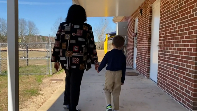 WATCH: 5-year-old boy asks teacher to dinner for Valentine's Day - Vimarsana News