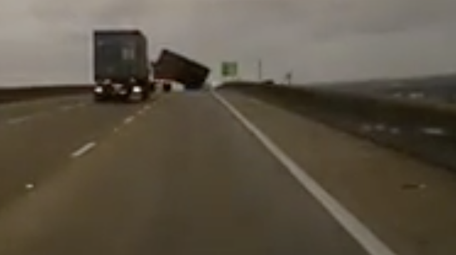 South Carolina: Truck load crushes police car, falls off bridge - Vimarsana News