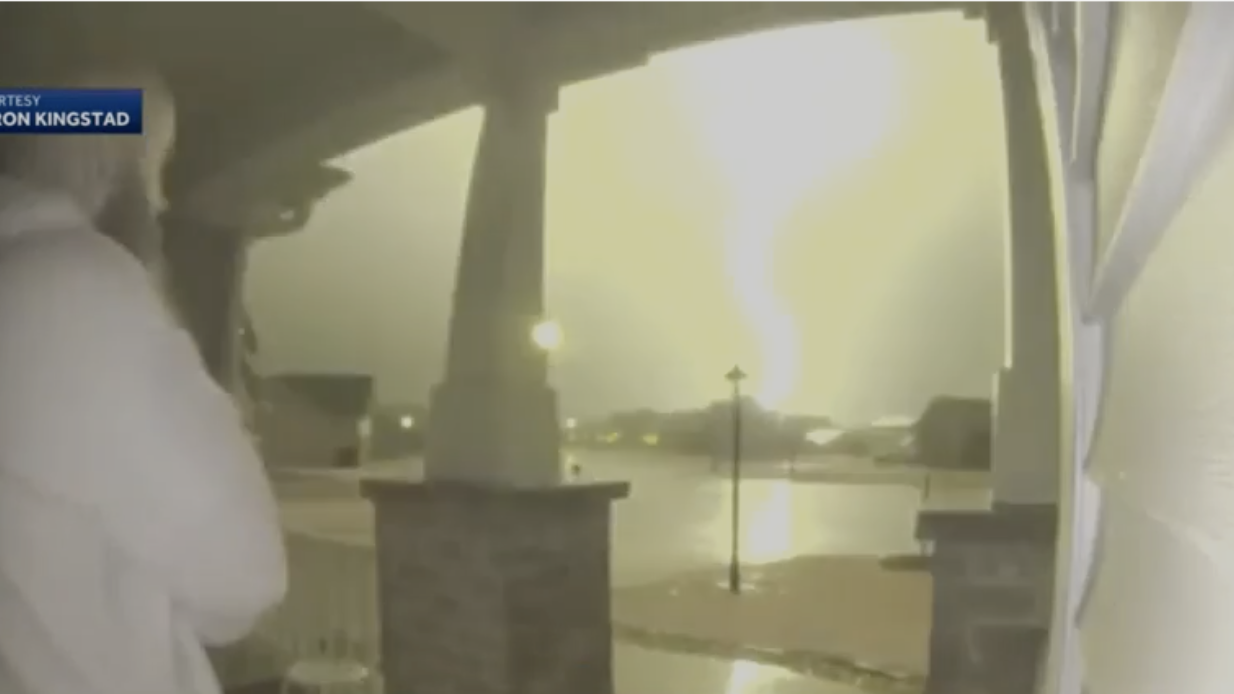 Video captures moment lightning struck a crowded Wisconsin bar - Vimarsana News
