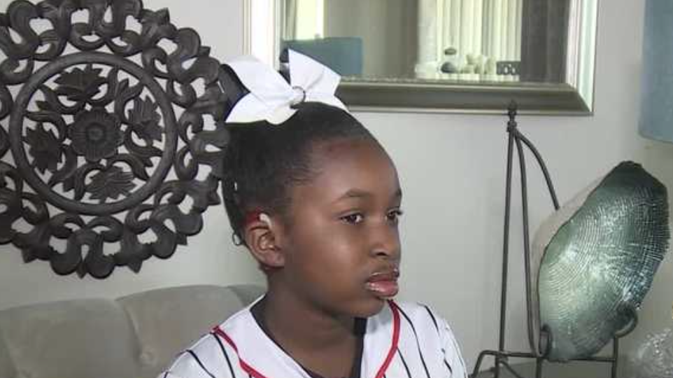 9-year-old cheerleader who's deaf is defying the odds - Vimarsana News