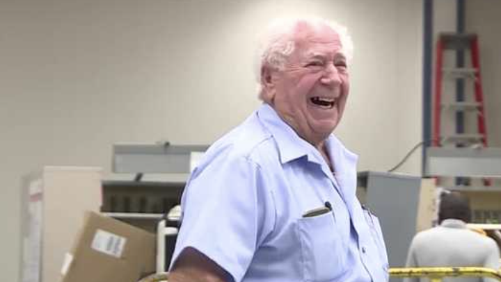 70 years on the job for nation's longest-serving letter carrier - Vimarsana News