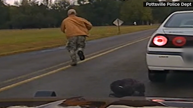 WATCH: Man pulls a 'Forrest Gump,' runs from traffic stop - Vimarsana News