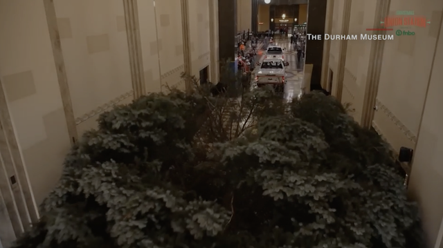 WATCH: Trucks pull huge Christmas tree through museum in Nebraska - Vimarsana News