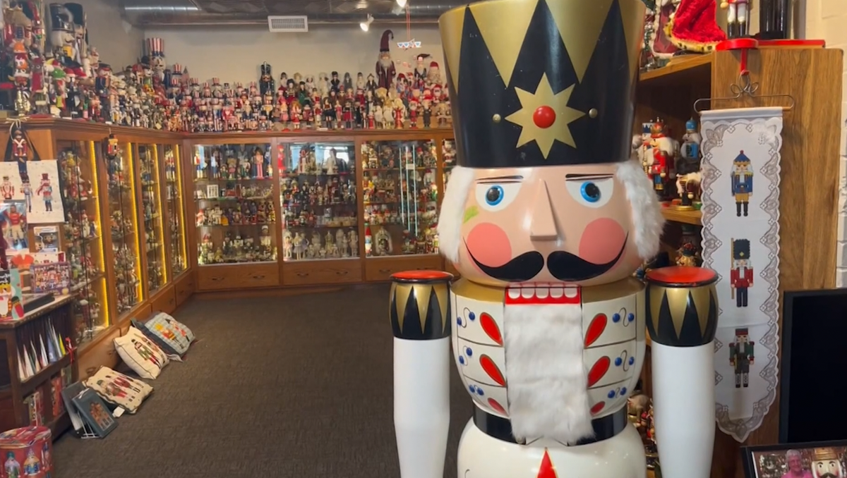 15 INCHES TALL) PIRATE NUTCRACKER