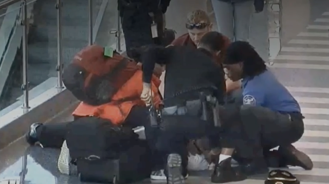TSA officers help save pilot in cardiac arrest - Vimarsana News