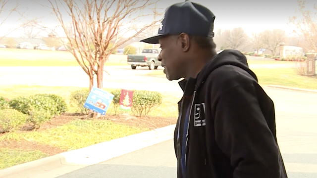 Goodwill worker uses music background to sing to donors - Vimarsana News