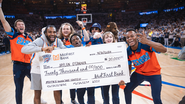 Thunder fan makes $20,000 half-court shot at first playoff game - Vimarsana News