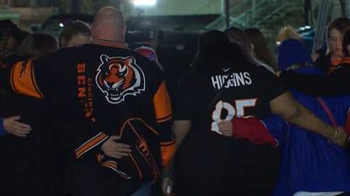 Bills, Bengals Fans Gather Outside Hospital to Show Support for Damar Hamlin  – NBC 6 South Florida