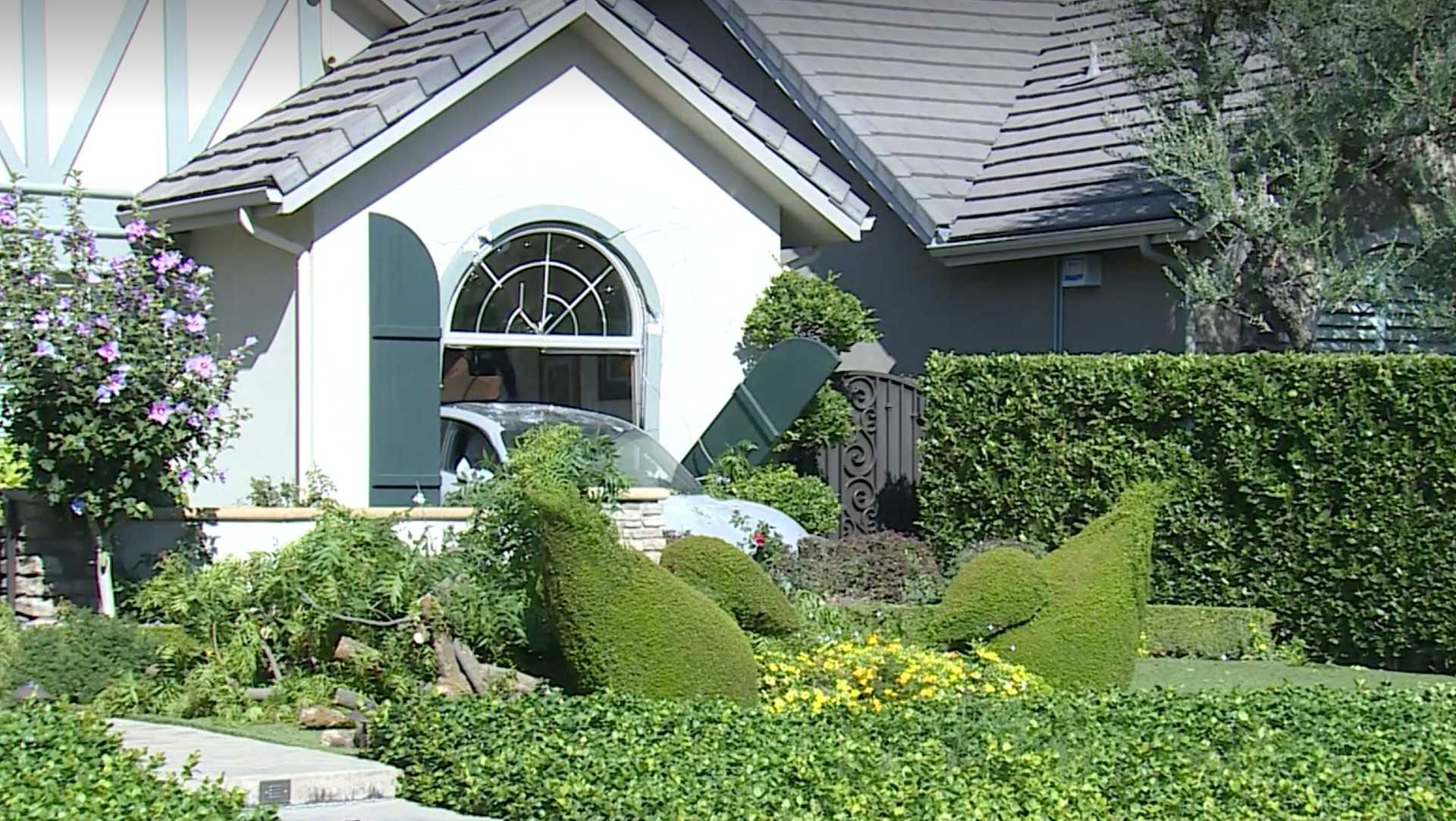 Porsche crashes into neighbor's bedroom in California home - Vimarsana News