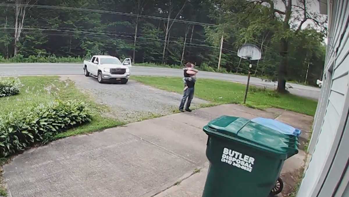 Father And Son Hug Caught On Camera Goes Viral Touches Hearts