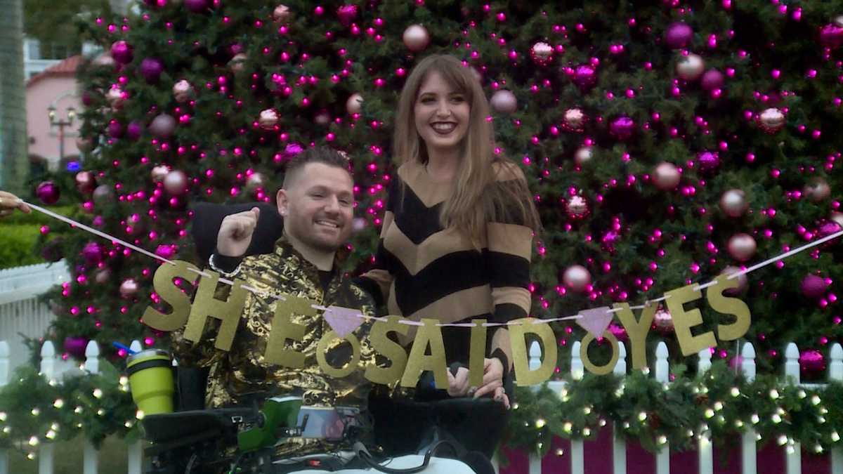 Boca Raton quadriplegic proposes at annual Christmas tree lighting ceremony