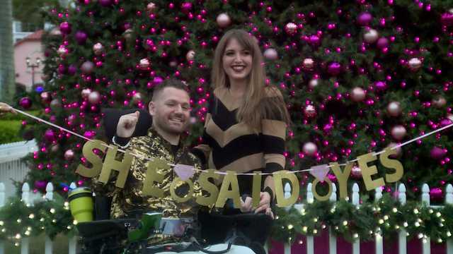 Boca Raton quadriplegic proposes at annual Christmas tree lighting ceremony - Vimarsana News