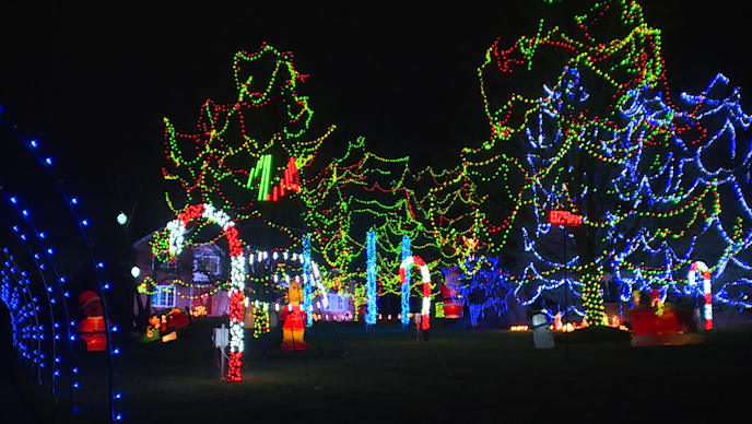 This incredible northern Kentucky light display is synced to Christmas ...