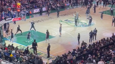 WATCH: NBA fan sinks half-court shot to win $10,000 - Vimarsana News