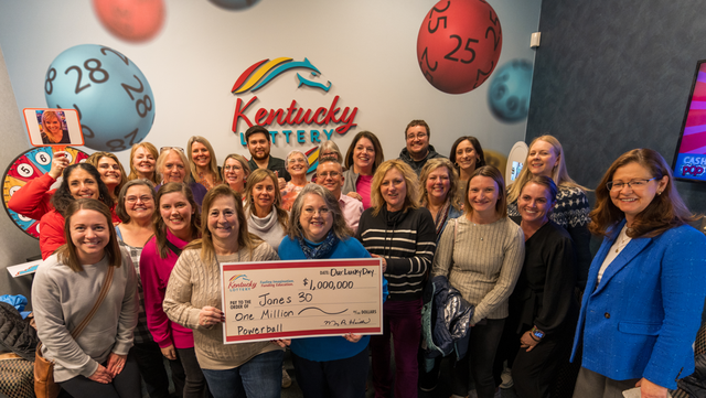 Kentucky middle school employees' reactions after winning lottery - Vimarsana News