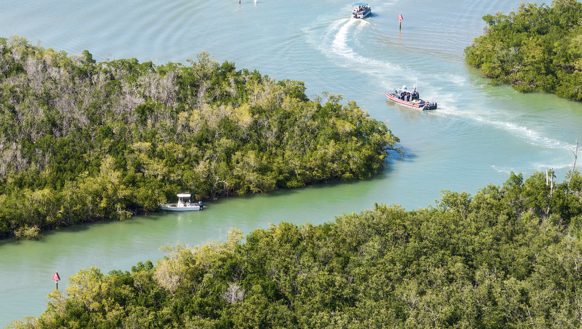 Two dead after boating crash in North Naples