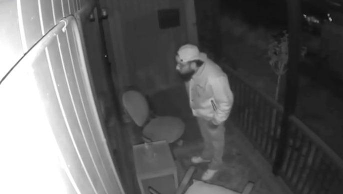 Man caught on camera outside Auburn homes was looking for power outlet