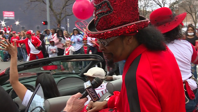 Opening Day: Here are the famous athletes, local celebrities to look for in the parade - Vimarsana News