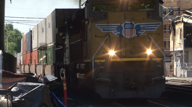Homeless encampments halt trains in Sacramento - Vimarsana News