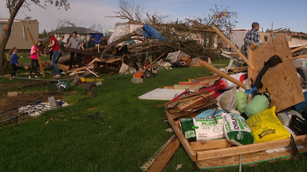 Volunteers come together to clean up Elkhorn community - Vimarsana News