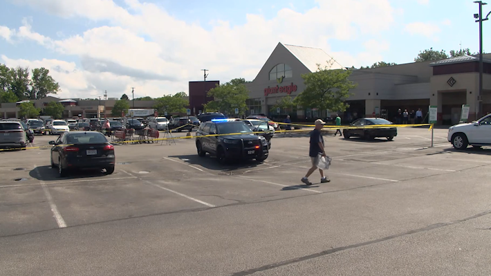 3-year-old dies in what police say was random stabbing in Ohio grocery ...