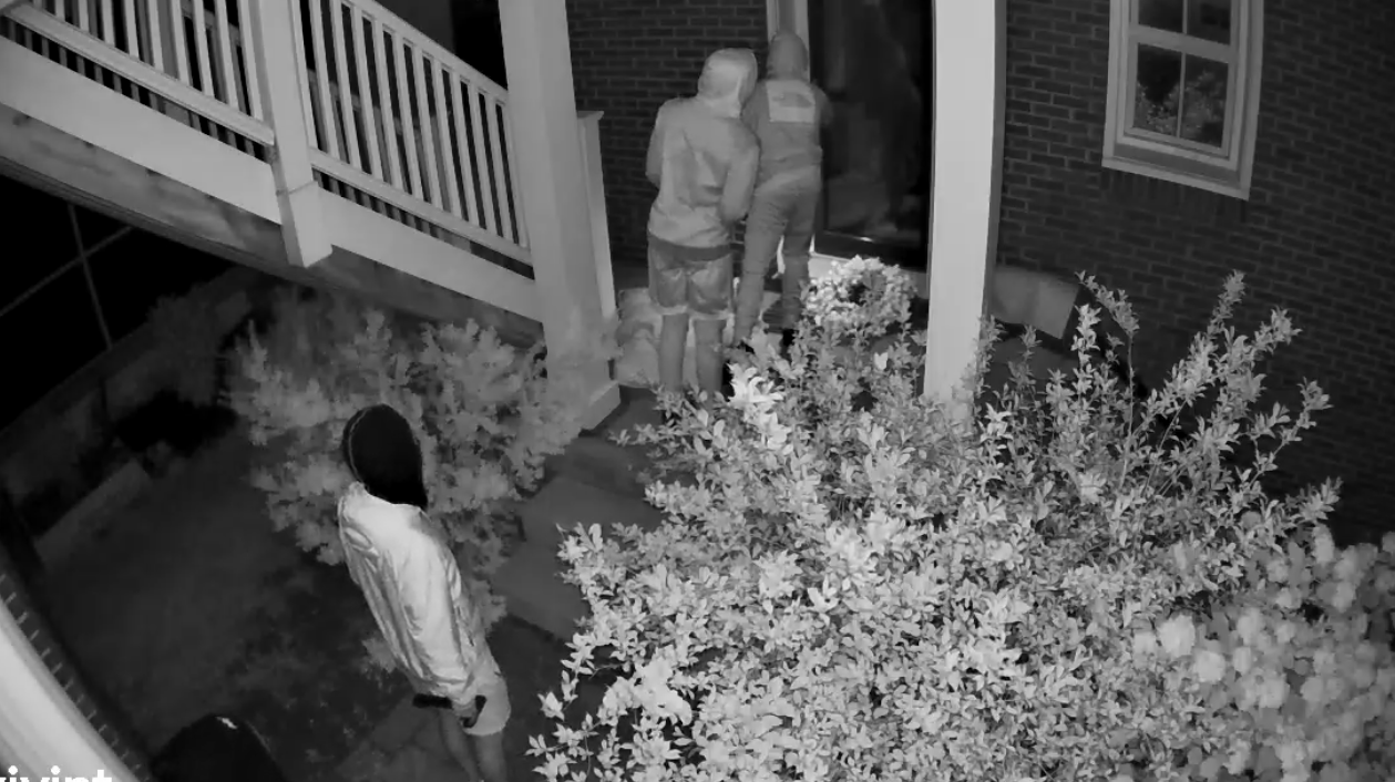 Alleged thieves caught on camera in rash of east Louisville break-ins - Vimarsana News