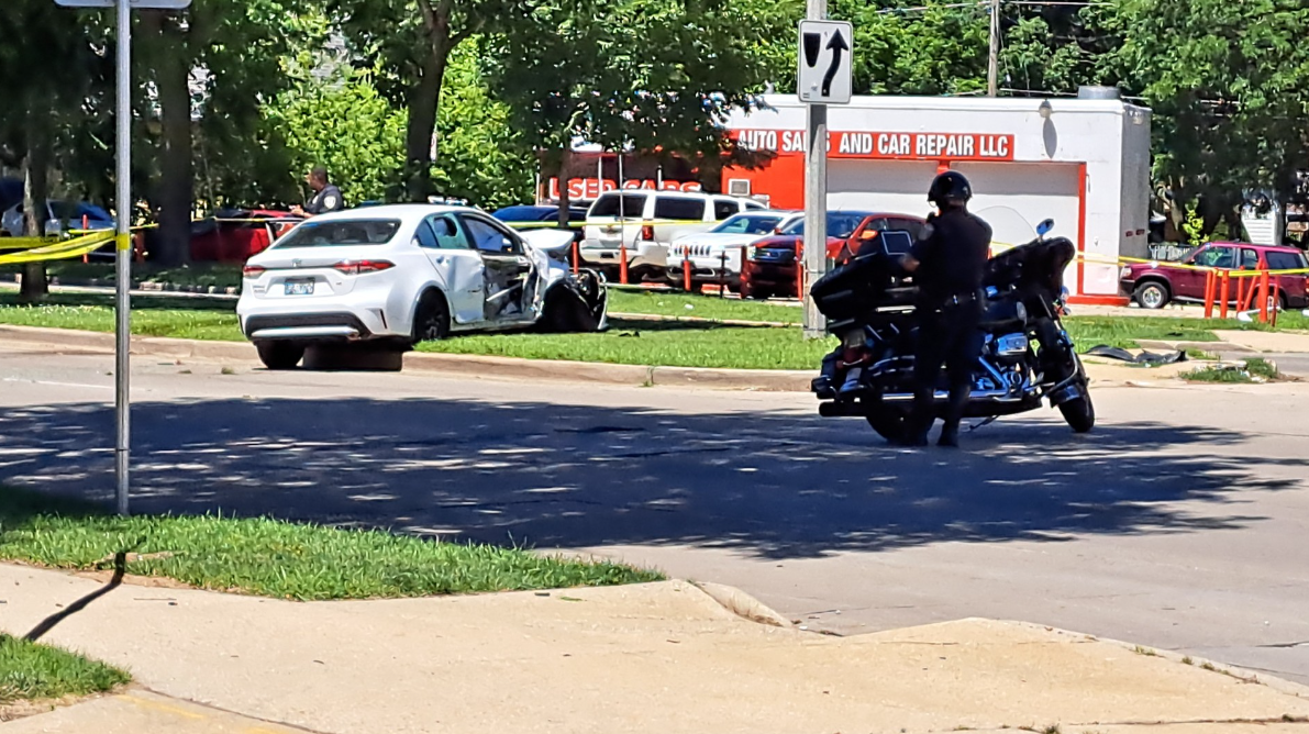 One person hurt in Milwaukee crash