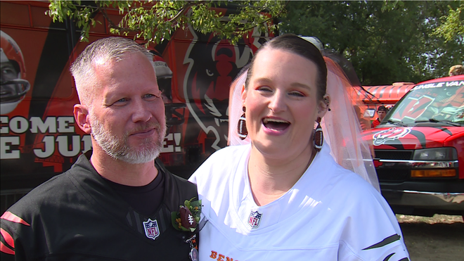 Bengals fans get married during season opener tailgate