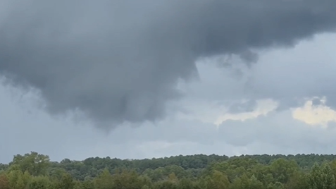 North Carolina: Possible funnel cloud seen during tornado warning