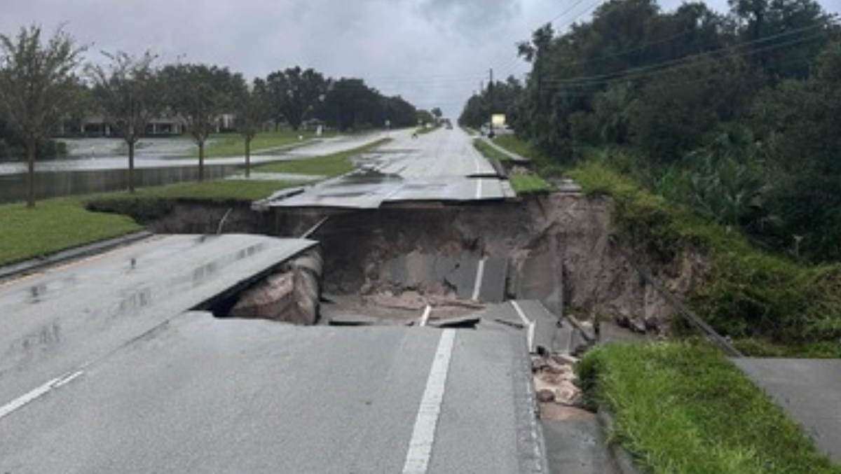 陥没孔/Sinkhole LEA 陥没孔/Sinkhole》[LEA] 黒C | 日本最大級 MTG