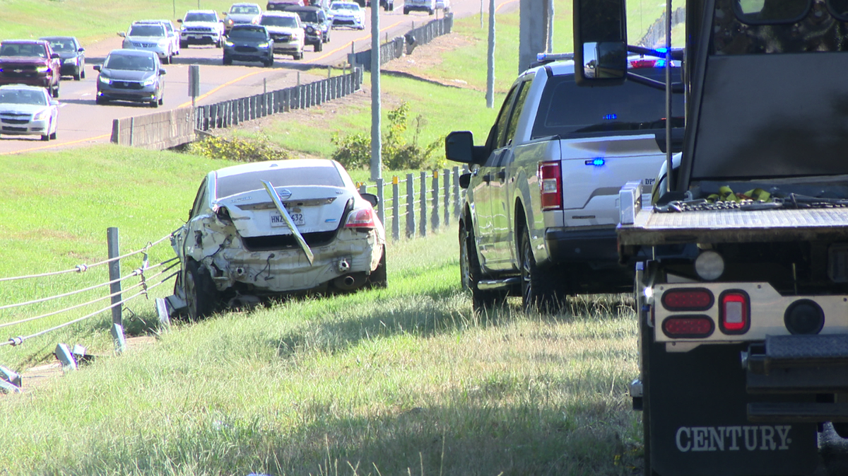 Man arrested after traffic stop turns into chase on I-220 in Hinds County