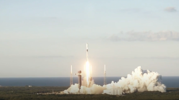 Falcon 9 rocket launches Starlink satellites from Cape Canaveral